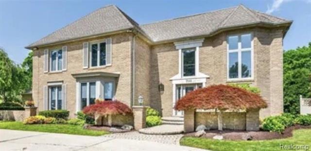 front view picture of 793 Michaux Lane, Grosse Pointe, MI. 48236