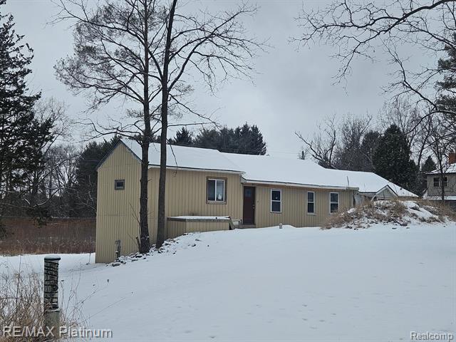 front view picture of 7415 Linden Road, Fenton, MI. 48430