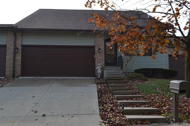 front view picture of 584 Oakbrook Circle, Flushing, MI. 48433