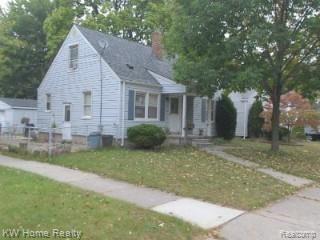 front view picture of 2001 Dallas Ave, Royal Oak, MI. 48067