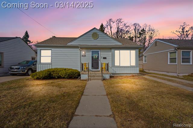 front view picture of 2425 Kalama Ave, Royal Oak, MI. 48067