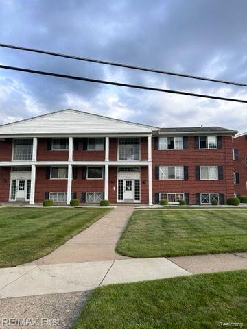 front view picture of 8200 Crestview #8, Sterling Heights, MI. 48312