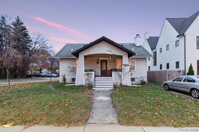 front view picture of 220 N Maple Ave, Royal Oak, MI. 48067