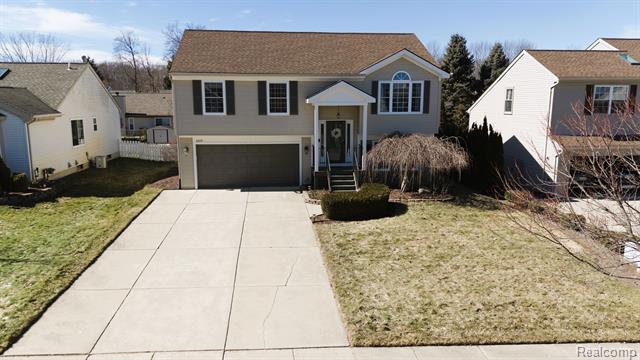 front view picture of 1619 Newgate Lane, Howell, MI. 48843