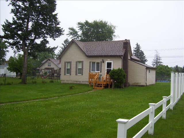 front view picture of 1705 Monroe, Carleton, MI. 48117