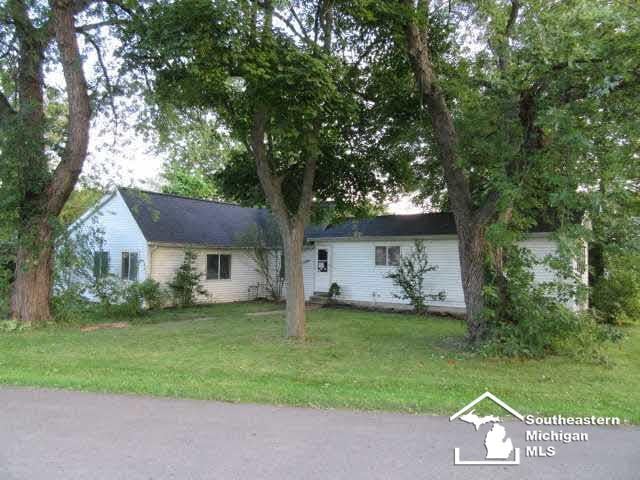 front view picture of 5952 Lakeview St, Newport, MI. 48166