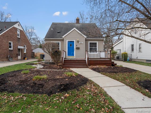 front view picture of 829 N Rembrandt Ave, Royal Oak, MI. 48067