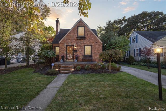 front view picture of 913 Orchard Grove Dr, Royal Oak, MI. 48067