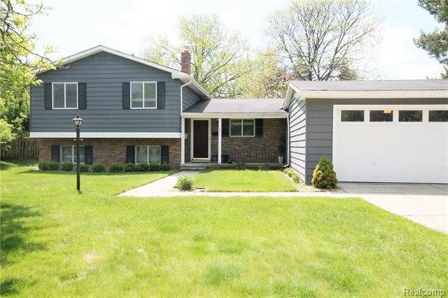 front view picture of 1337 W Houstonia Ave, Royal Oak, MI. 48073