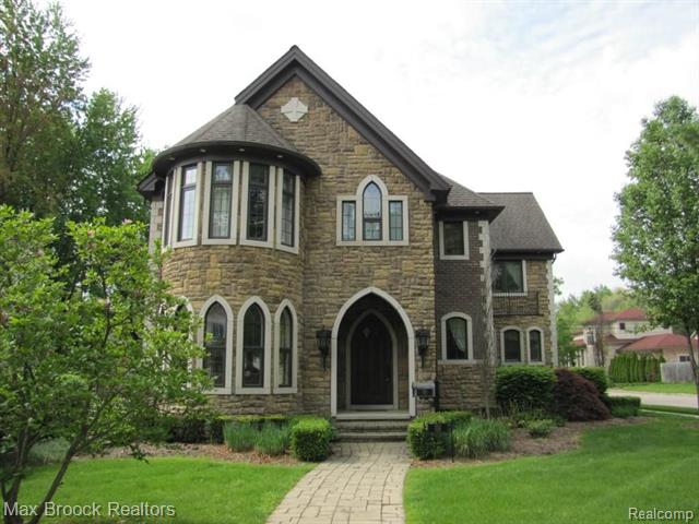 front view picture of 302 Forest Ave, Royal Oak, MI. 48067