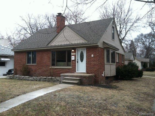 front view picture of 702 W Houstonia Ave, Royal Oak, MI. 48073