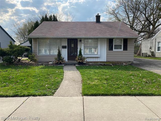 front view picture of 3133 Warick Rd, Royal Oak, MI. 48073