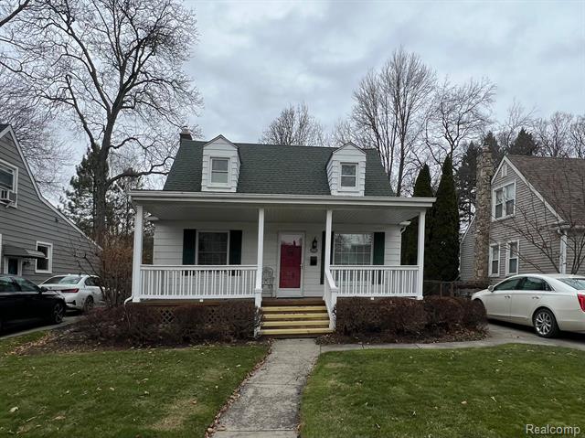 front view picture of 1112 Royal Ave, Royal Oak, MI. 48073