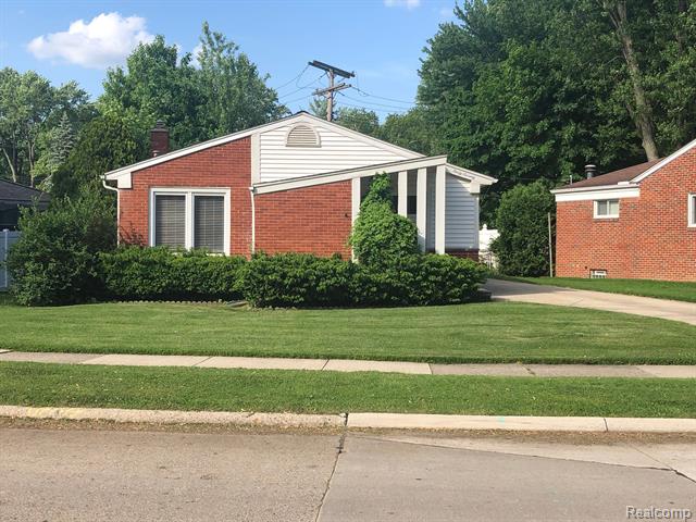 front view picture of 3070 Sylvan Dr, Royal Oak, MI. 48073