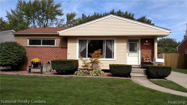 front view picture of 1519 Woodlawn Ave, Royal Oak, MI. 48073