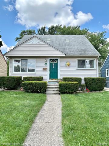 front view picture of 86 Chippewa St, Clawson, MI. 48017