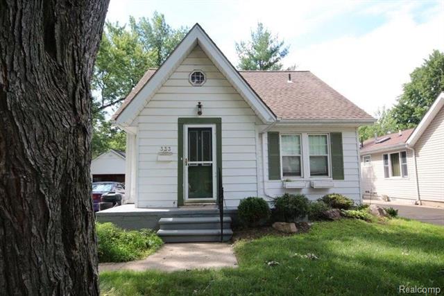 front view picture of 333 Massoit St, Clawson, MI. 48017