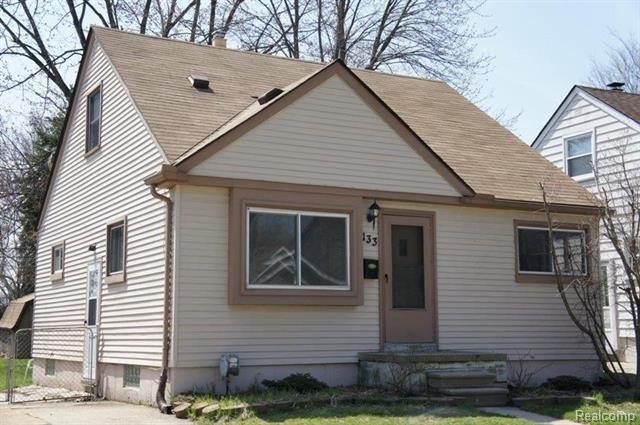 front view picture of 133 Massoit St, Clawson, MI. 48017