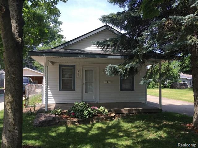 front view picture of 336 Massoit St, Clawson, MI. 48017