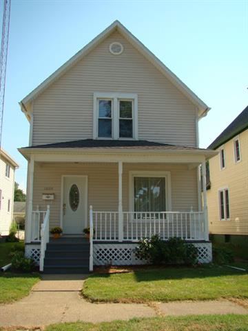 front view picture of 1004 Harrison Avenue, Saint Joseph, MI. 49085