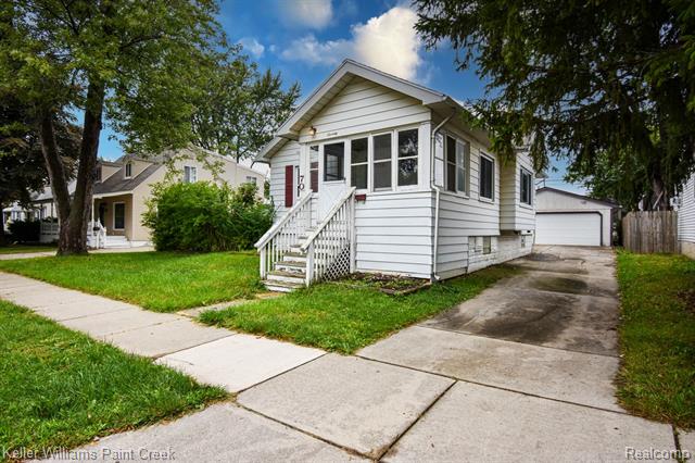 front view picture of 70 Massoit St, Clawson, MI. 48017