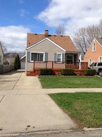 front view picture of 304 Charlevoix St, Clawson, MI. 48017