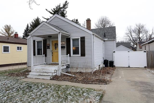 front view picture of 361 Walper Ave, Clawson, MI. 48017