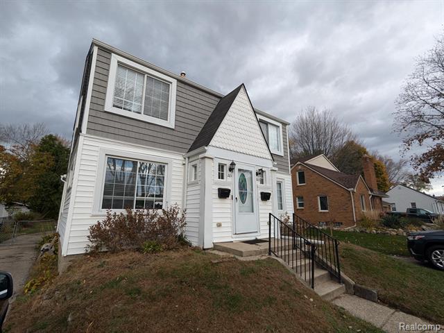 front view picture of 201 Gladwin Ave, Clawson, MI. 48017