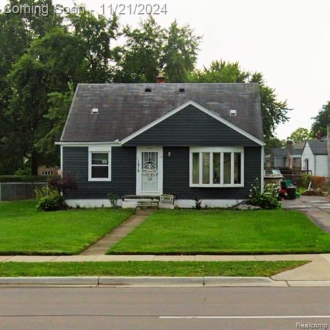 front view picture of 1919 W 14 Mile Rd, Royal Oak, MI. 48073