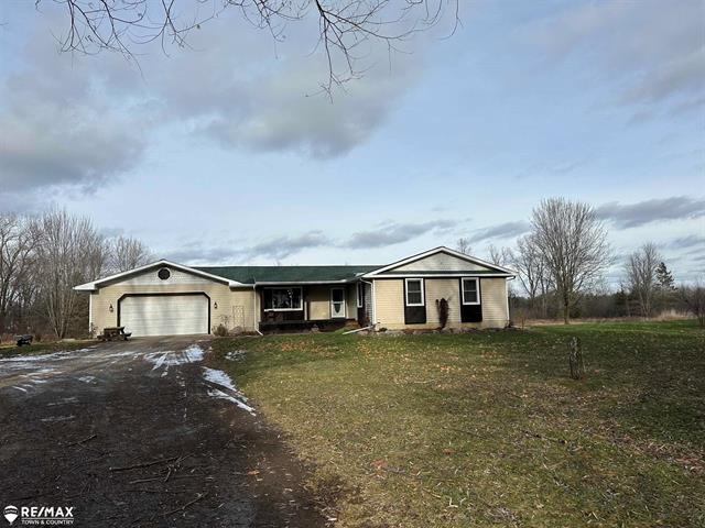 front view picture of 6484 Kelly Road, Flushing, MI. 48433