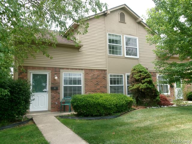 front view picture of 1005 N Main St, Clawson, MI. 48017