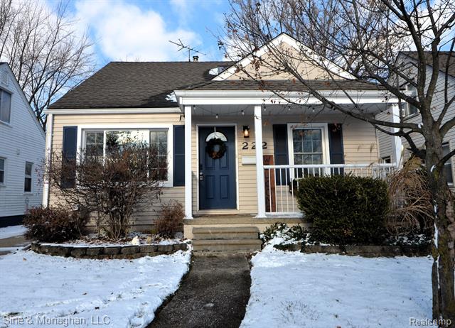 front view picture of 222 Highland Ave, Clawson, MI. 48017