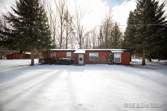 front view picture of 17601 8 Mile Road, Stanwood, MI. 49346