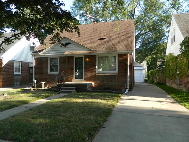 front view picture of 2214 E Lincoln Ave Avenue, Royal Oak, MI. 48067