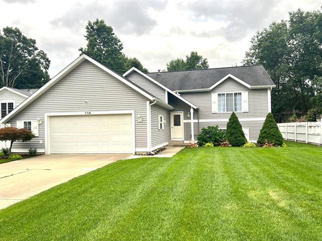 front view picture of 114 Elwood Court, Holland, MI. 49424