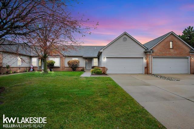 front view picture of 34455 Manor Run Circle, Sterling Heights, MI. 48312