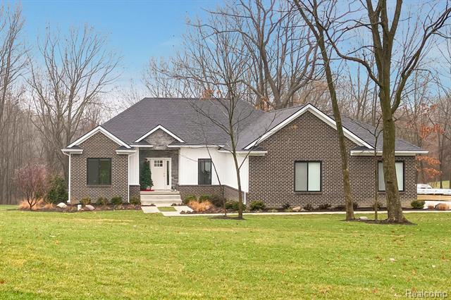 front view picture of 15620 Pine Ridge, Ortonville, MI. 48462