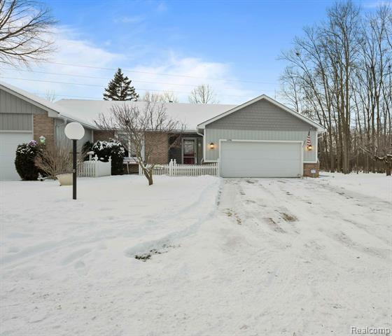 front view picture of 5496 Hickory Circle, Flushing, MI. 48433