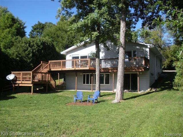 front view picture of 659 Hillwood, White Lake, MI. 48383