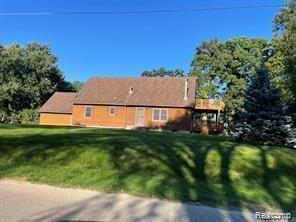 front view picture of 2225 Jackson Blvd, Highland, MI. 48356