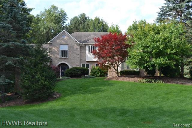 front view picture of 4770 Forest Ridge Ct, Rochester, MI. 48306