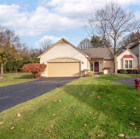 front view picture of 7403 Sherwood Creek Ct, West Bloomfield, MI. 48322