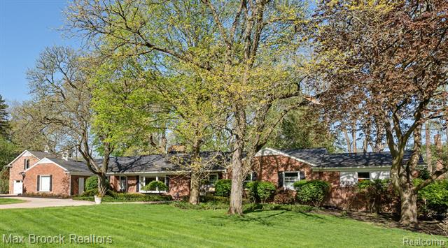 front view picture of 146 Endicott Rd, Bloomfield Hills, MI. 48304