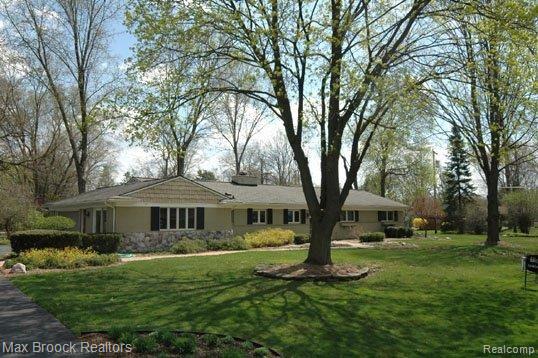 front view picture of 4891 Haddington Dr, Bloomfield Hills, MI. 48304