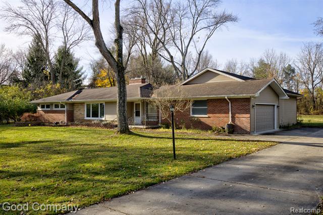 front view picture of 5250 Longmeadow Rd, Bloomfield Hills, MI. 48304