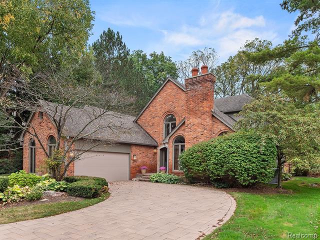 front view picture of 170 Kirkwood Ct, Bloomfield Hills, MI. 48304