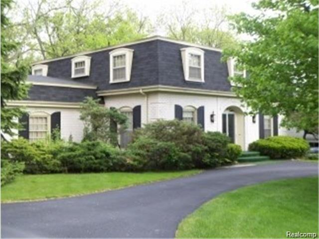 front view picture of 3721 Millspring Rd, Bloomfield Hills, MI. 48304