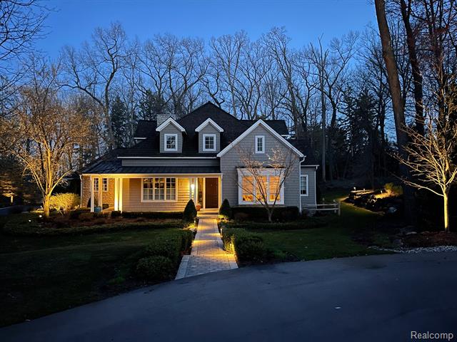 front view picture of 59 Scenic Oaks Dr, Bloomfield Hills, MI. 48304