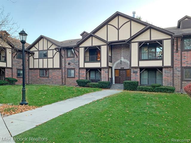 front view picture of 42160 Woodward Ave, Bloomfield Hills, MI. 48304