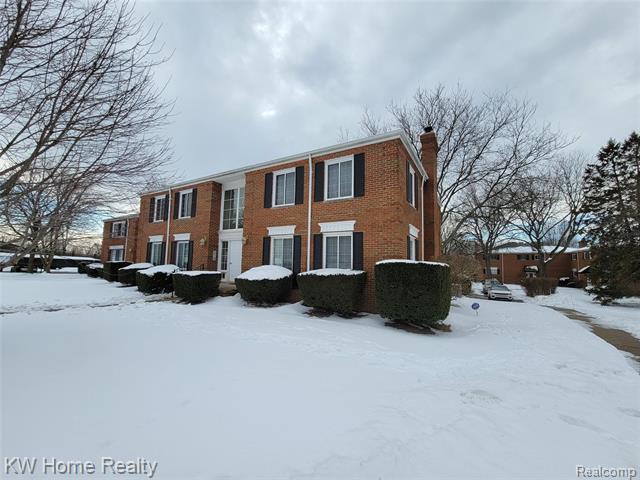 front view picture of 747 E Fox Hills Dr, Bloomfield Hills, MI. 48304